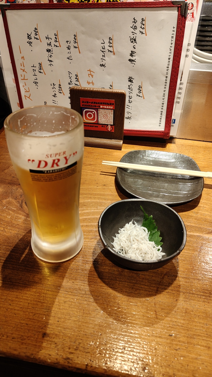 Центровое так центровое. Сухость как я понял выражается в том что оно лёгкое, не насыщенное, сахар весь выбраживается специальными дрожжами. И оно не мешает вкусу еды. Появилось в 87году.Под закуску как комплимент принесли странное со вкусом отварной рыбки