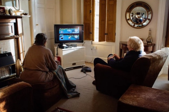 Милота дня: пожилая пара из Великобритании уже более 20 лет ежедневно играет в классическую гонку Mario Kart 64 на приставке Nintendo 64