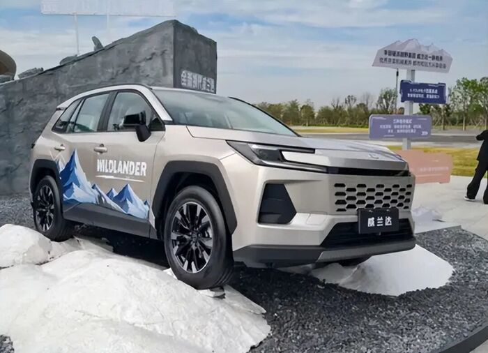  Toyota Wildlander     GAC Toyota.   3  : 2.0L  , 2.0L   2.5L .    6-  26,4- HUD.   169 800  230 800 .