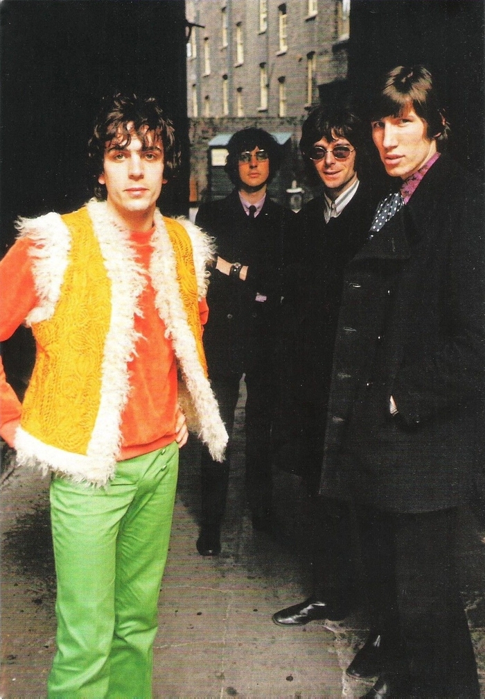 В команде Pink Floyd замена. Вместо Сида Барретта...