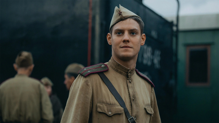 Август. Кто смотрел, стоит сходить?