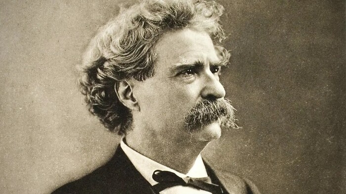 Рождение и смерь писателя совпадает с моментами пролета мимо Земли кометы Галлея (1P/Halley), которая возвращается в Солнечную систему в среднем раз в 75 лет.