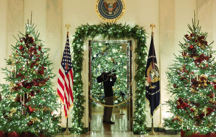 Белый дом украсили к Рождеству//Фото: Anna Moneymaker/Getty Images
