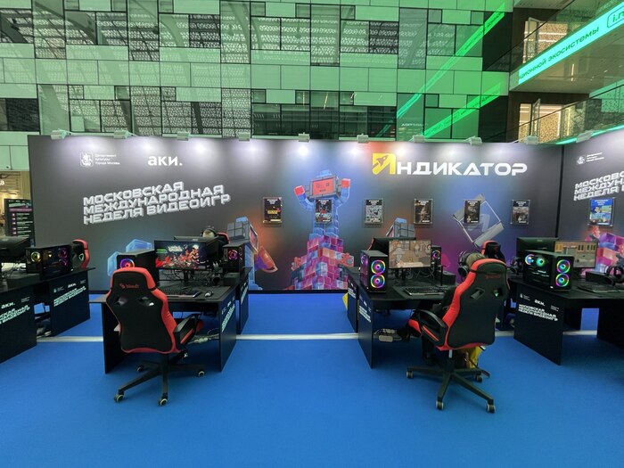 Удобные геймерские кресла так и манят погрузится в волшебный мир инди-гейминга