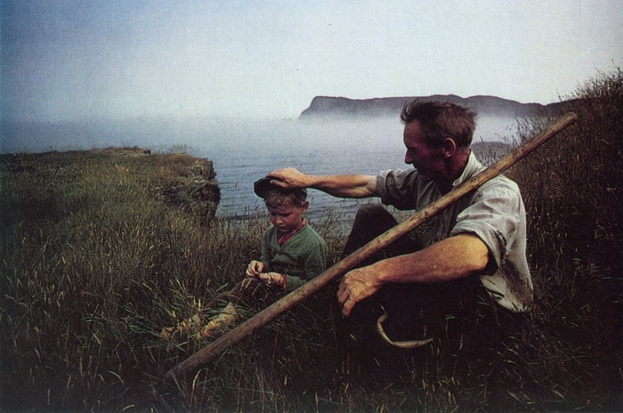 Изображение из интернета, но на это фото я наткнулся, когда умер мой дед - на нём будто бы запечатлены мы, очень понравилось.