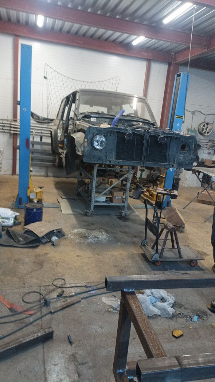 Проверяли на моём передвижном верстачке, но там колёсики совсем мелкие, не удобно