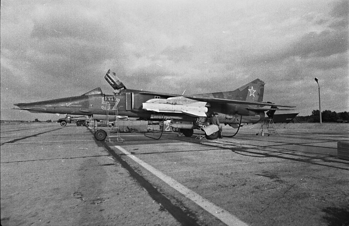 -27   -29       . 1985 