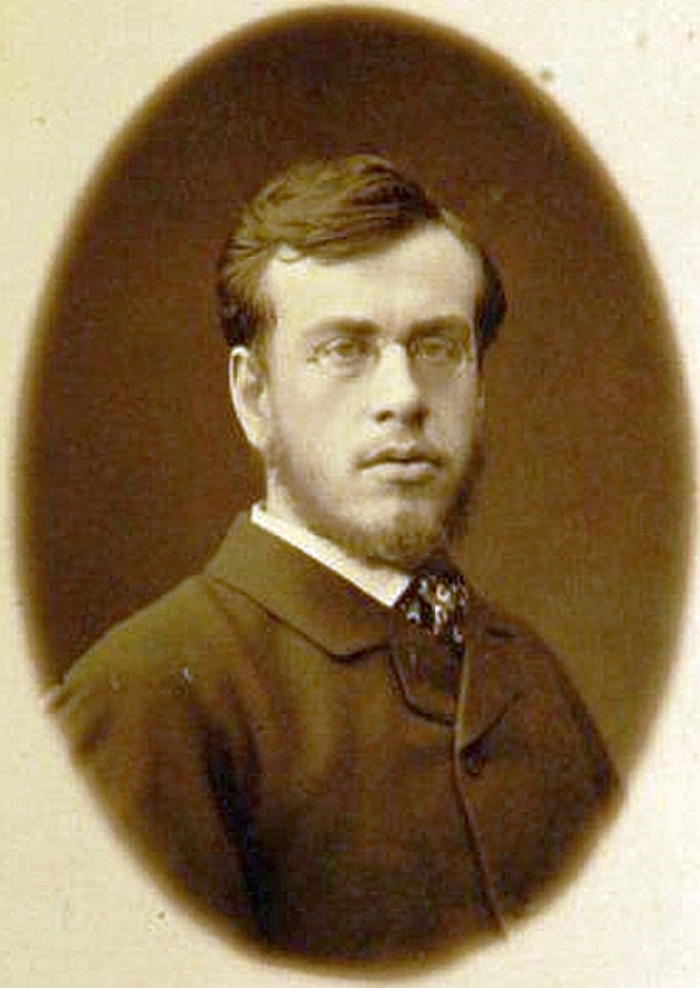 (фотография Сергея Толстого 1984 года, впоследствии Сергей Львович станет одним из первых композиторов и музыкальных этнографов России. Умер в 1947 году в Москве в возрасте 84 лет)