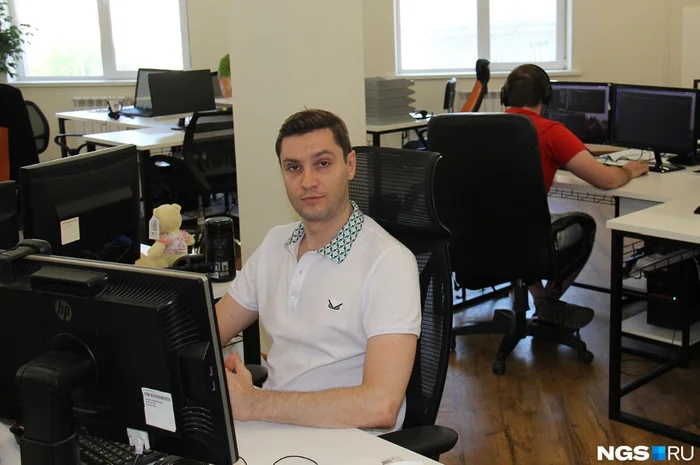       .,  <!--noindex--><a href="https://pikabu.ru/story/chelovek_kotoryiy_delaet_merch_dlya_vsey_stranyi_istoriya_sozdatelya_vsemaykiru_13464652?u=http%3A%2F%2FNGS.ru&t=NGS.ru&h=5fc1ad413a800fc405e69e62bc6cad992bcecf21" title="http://NGS.ru" target="_blank" rel="nofollow noopener">NGS.ru</a><!--/noindex-->