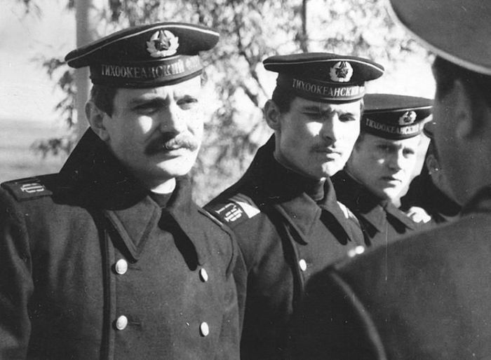    , 1973. / : <!--noindex--><a href="https://pikabu.ru/story/otkuda_poyavilas_traditsiya_moryakam_nosit_telnyashki_13471407?u=http%3A%2F%2Fwww.tunnel.ru&t=www.tunnel.ru&h=2cfc56f70dfb4e4af73767a76bec5b9a9160549f" title="http://www.tunnel.ru" target="_blank" rel="nofollow noopener">www.tunnel.ru</a><!--/noindex-->