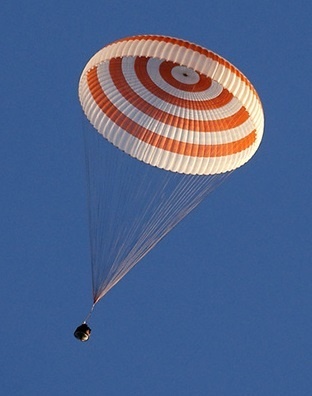 Космонавты возвращаются с МКС