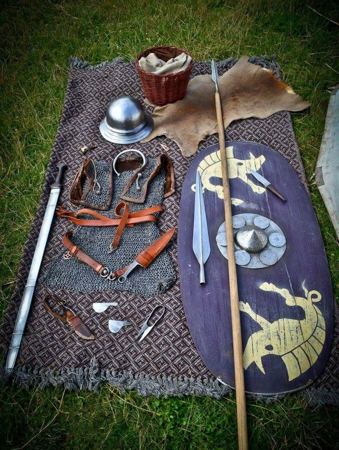 Облачение легионера времен Поздней Римской империи, шлем-галлик затылочной частью с назатыльником