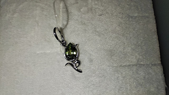 и нежнейшая подвеска с хризолитом!