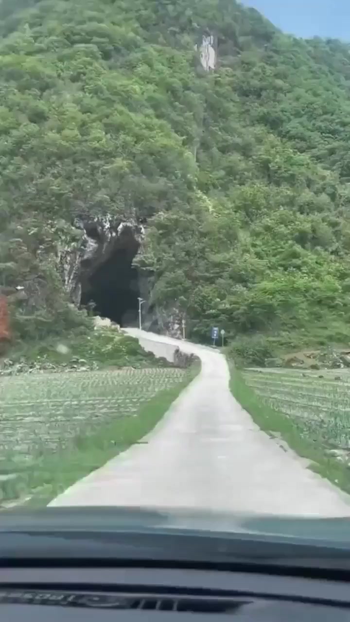 Когда для проезда используется пещера вместо туннеля - Reddit, Пещеры, Горы, Природа, Видео, Вертикальное видео