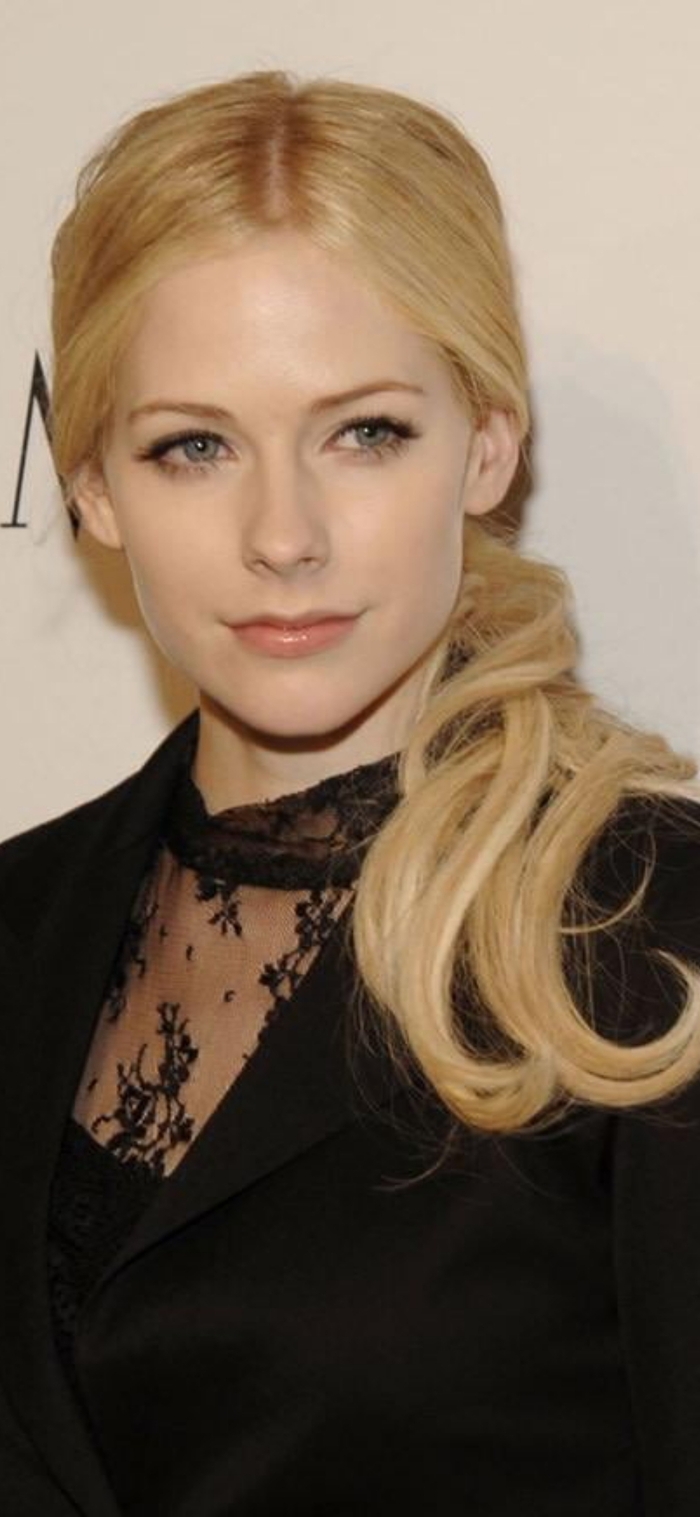 Аврил Лавин, без яркого макияжа