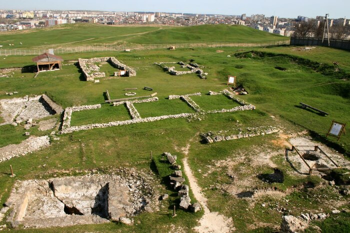 Раскопки Неаполя Скифского. Тогда это было просто дикое неогороженное место.