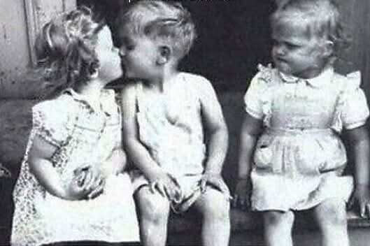 Нормального пацана короткой юбкой не зацепишь!