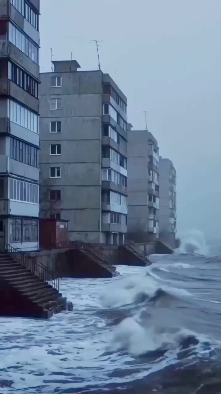 Сегодня я выпустил новую песню SAHALIN-Ялта. Трек о том, как нелегко найти своего человека, свой спасительный кораблик в море многоэтажек - Моё, Ялта, Музыка, Пост-Панк, Русский рок, Хиты, Крым, Панельный дом, 90-е, Море, Черное море, Рок, Панк-Рок, Видео, Вертикальное видео, Короткие видео