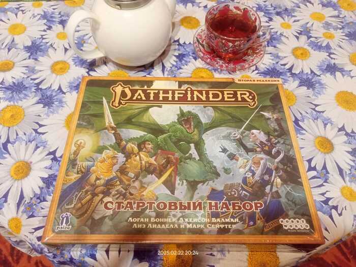 Сперва жена подарила стартовый набор НРИ Pathfinder, которой я сильно заинтересовался...