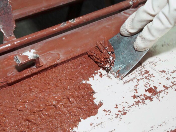 Удаляем старую краску с деликатных поверхностей: способы, которые не испортят материал