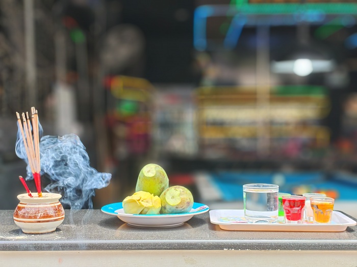 Подношение дУхам...