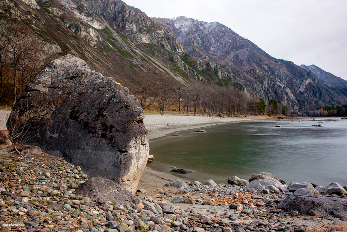 А тут летом можно купаться и загорать.