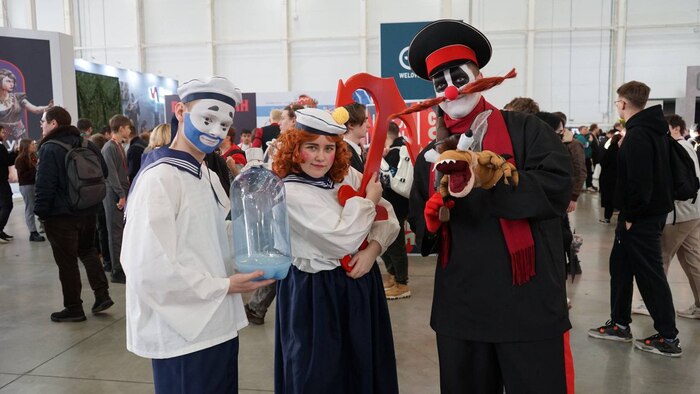 Деревня дураков, легенды никак иначе (пчела убила просто)