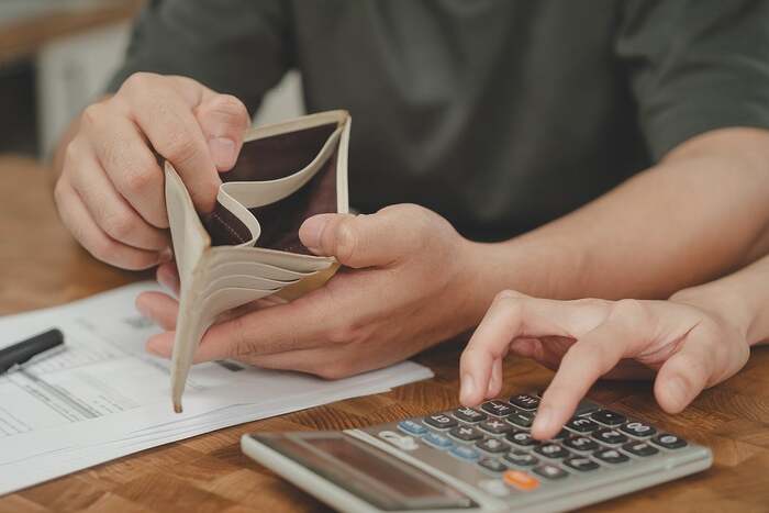 Мужчина взял 10 кредитов, а потом подал на банкротство — но долги ему все равно не простили