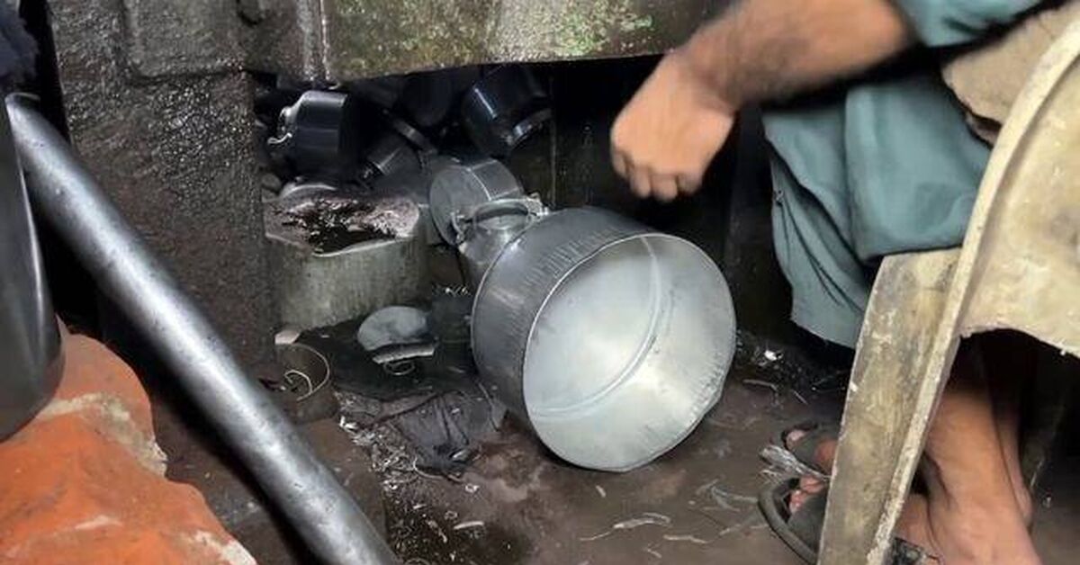 Процесс изготовления алюминиевых чайников из металлолома - Процесс, Алюминий, Изделия из металла, Пакистан, Как это сделано, Изготовление, Пакистанские технологии, Чайник, Видео, Rutube