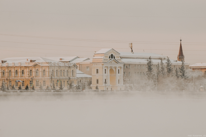 Каждое утро ходил на работу и думал, что надо поснимать город укутанный парящей Ангарой.