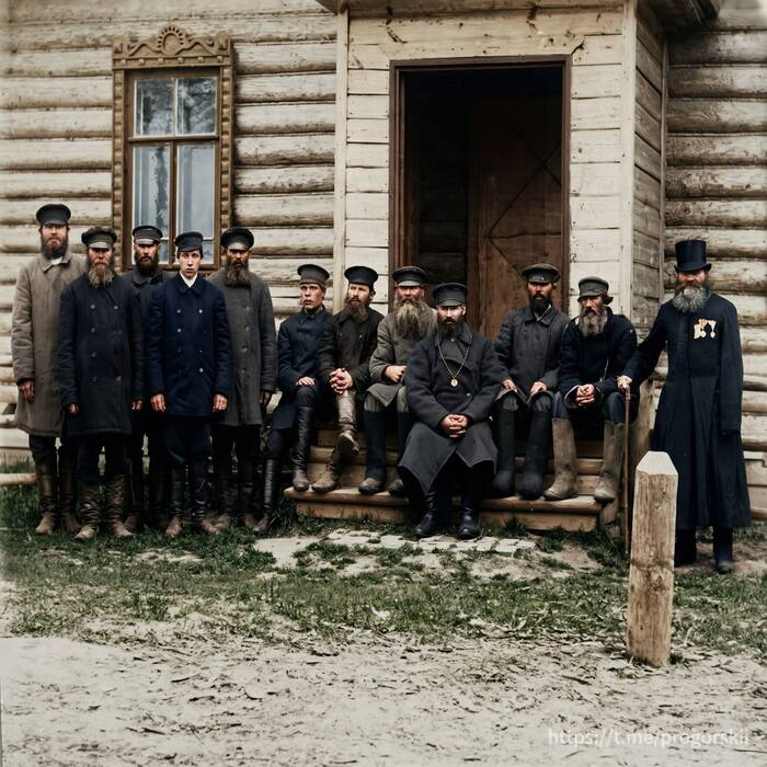 Сегодня на колоризации ч/б фотография Прокудин-Горского: Группа крестьян села Коробово. Потомки Ивана Сусанина.1911 год