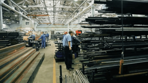 Производство — сложный процесс. Мало просто установить станки и найти рабочих.