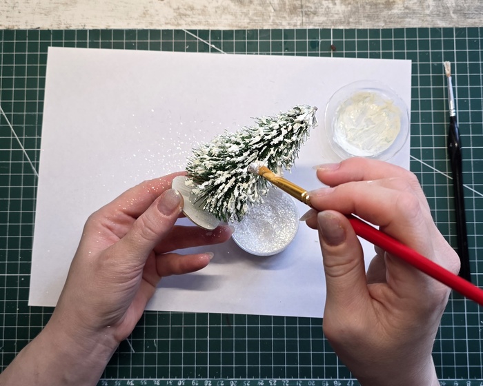 Создаю блеск. Аккуратно посыпаю перламутром