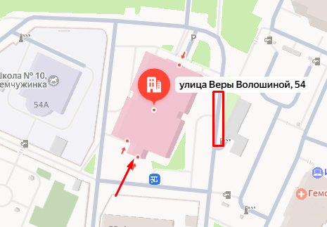 Поликлиника №5. Стрелкой - вход. Прямоугольник - место для удобной парковки где есть места.