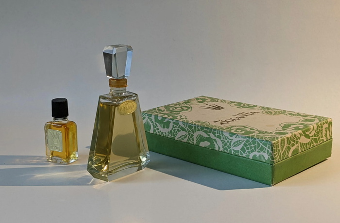 Духи Иоланта. Фото: Виктория Власова, <!--noindex--><a href="https://pikabu.ru/story/sovetskie_dukhi_kotoryie_delali_iz_otkhodov_proizvodstva_13513532?u=https%3A%2F%2Fwww.fragrantica.ru&t=https%3A%2F%2Fwww.fragrantica.ru&h=07ef788f92a5071b14eff28278bd9ff77684d61a" title="https://www.fragrantica.ru" target="_blank" rel="nofollow noopener">https://www.fragrantica.ru</a><!--/noindex-->