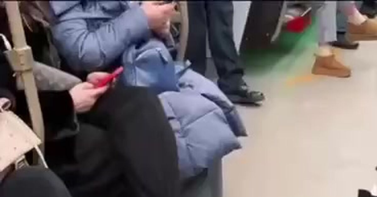 A dress code has been introduced in the Moscow metro. - Moscow, Metro, Shoes, Dress code, Public transport, Short videos, Vertical video, Video