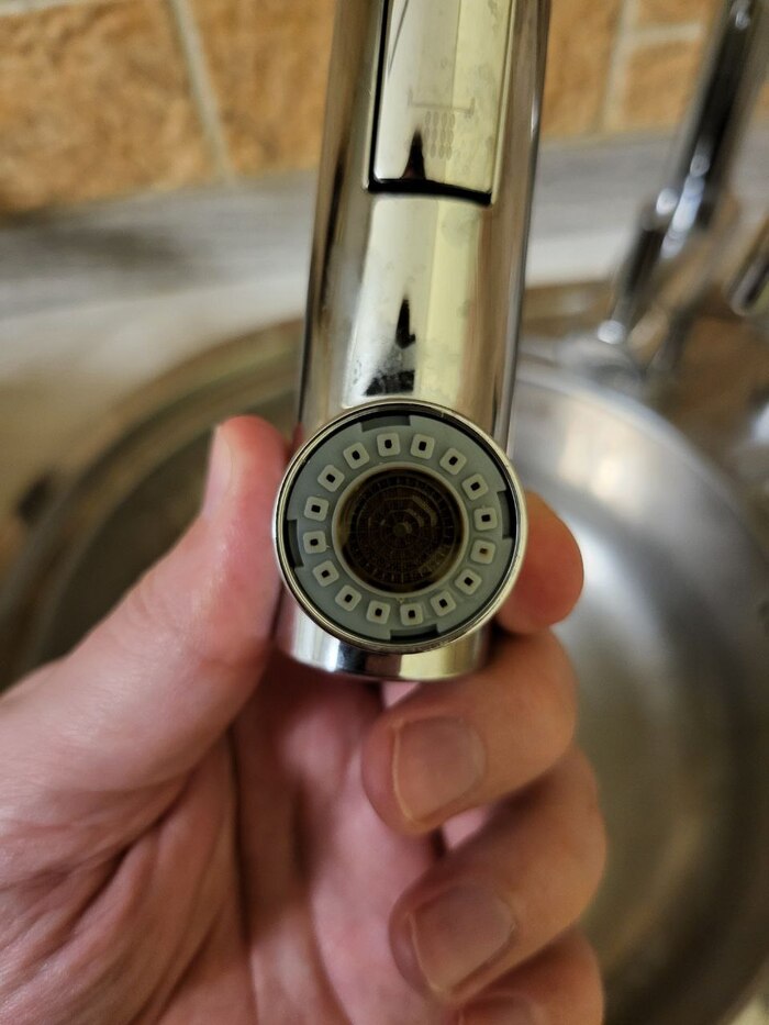 Как открутить аэратор?)