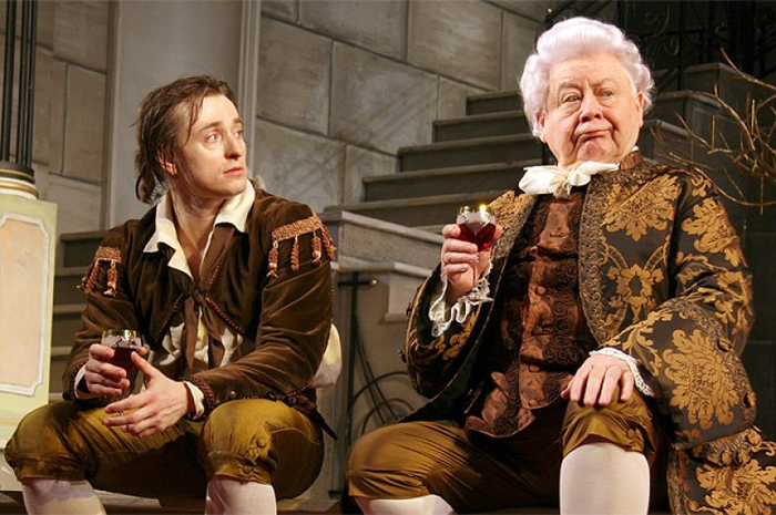 Сергей Безруков. Пришел в школу-студию МХАТ к Табакову в 1990 году, а с 1993-го уже начал играть в «Табакерке». Последние спектакли в театре Олега Павловича он сыграл в 2009 году.