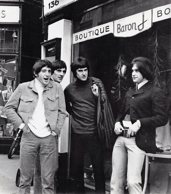 The Kinks у бутика Baron J. Лондон, Сохо, весна 1966.