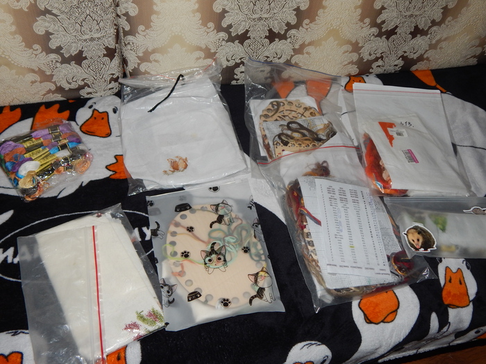 А это недобитки и долгострои, которые по разным причинам пока лежат. Надеюсь потихоньку разделаться, в прошлом году я один большой добила. Вдруг и в этом получится)