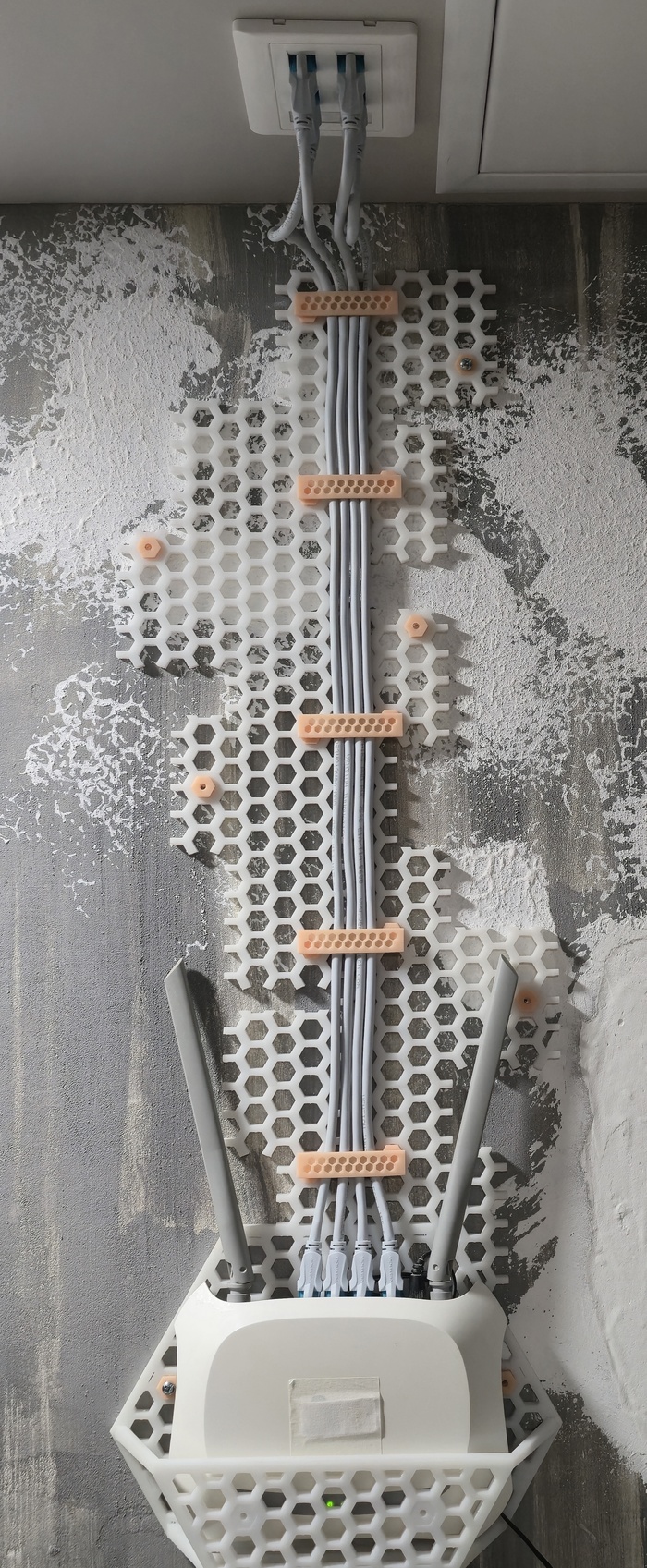 Полка роутера в стиле киберпанк