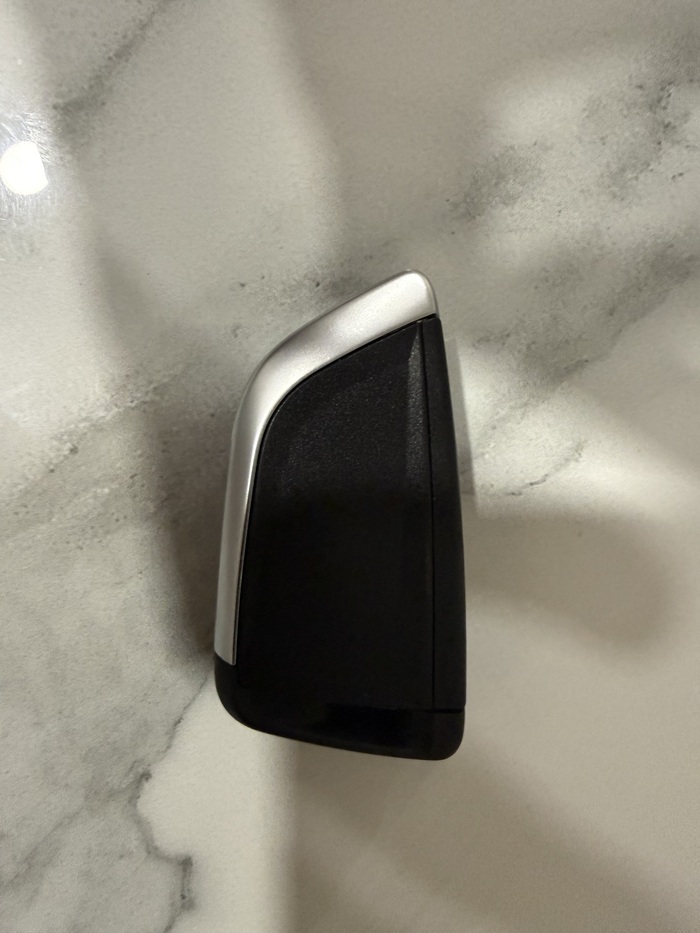 Отблагодарю нашедшего ключ от автомобиля!