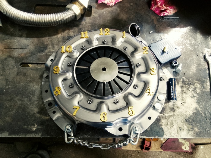 Примерка цифер. Отлично приклеились на клей b-7000. Вот прям вообще намертво