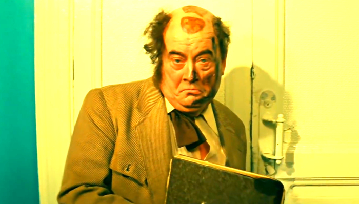 Евгений Моргунов в роли директора с его напутствием «мужайтесь, друг мой...» выглядел одновременно солидно и курьезно.