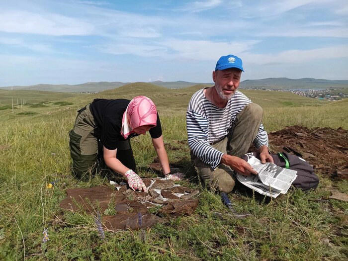С.М. Снигиревский на месте раскопок.