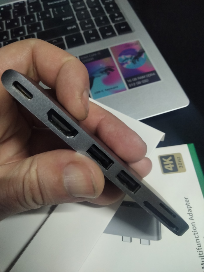 А с виду - обычный хаб. Ничего особенного :-)