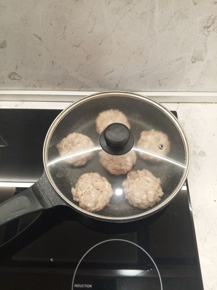 Масло не нужно. Серьёзно.