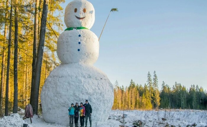 На Камчатке слепили 100-метрового снеговика