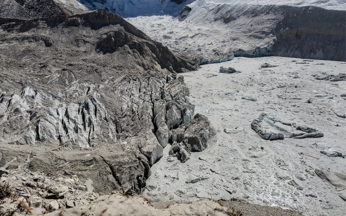 ������ � ����� Imja Tsho �� 5004�