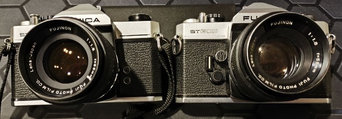 Слева ST705, справа ST605